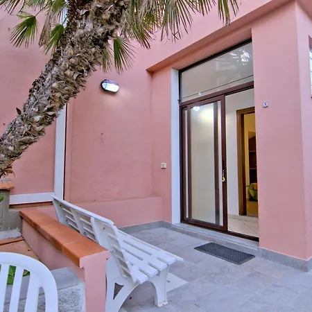 Very Holiday home